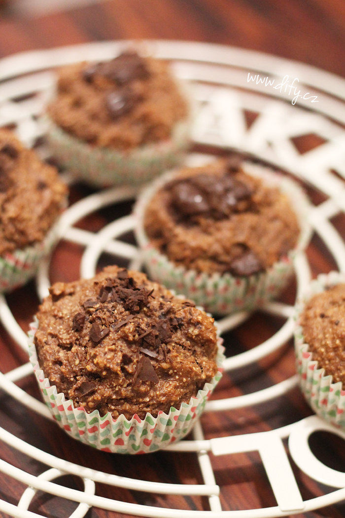 Celozrnné kakaové muffiny s banánem