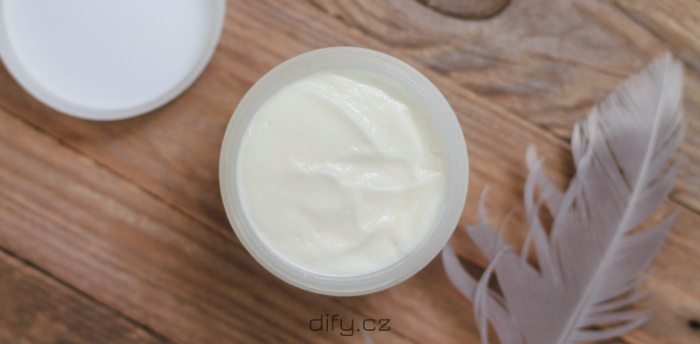 Recept na diy pleťový krém na zimu s kadidlem a grepem