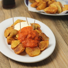 recept španělskou tapu divoké brambory - patatas bravas